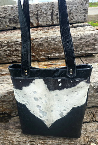 Travelin Sally Black Blossoms